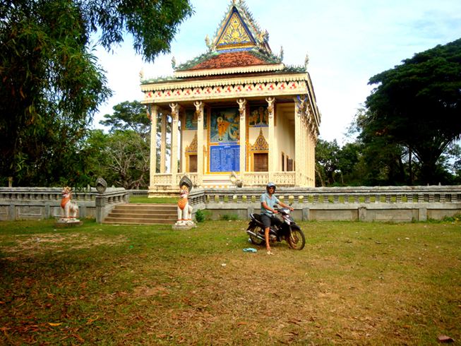 siem reap tour, cambodia, motorbike tours, moto, floating villages cambodia, visit cambodia, jeep tours, cambodia jeep tours, day trips, visit siem reap, siem reap half day, kulen mountain, angkor wat, angkor thom, temple guides, cambodia adventures, activities, tours of angkor wat, temples, bike tours, countryside, what to do in siem reap, beantei srei, beng mealea temple, where to visit, off the beaten path, motorcycle, angkor guides, grand small circuit